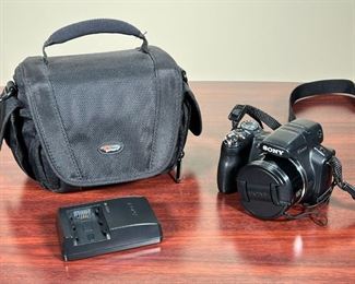SONY CAMERA  |
Sony DSC-HX1 camera in LowePro bag with battery charger - l. 9 x w. 4.5 x h. 6 in. (approx. bag dimensions)
