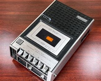 MARANTZ CASSETTE RECORDER  |
Superscope by Marantz - l. 10.75 x w. 6.75 in.