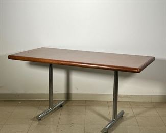 LAMINATE & CHROME TABLE  |
l. 60 x w. 30 x h. 30 in.
