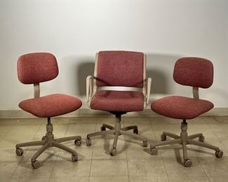(3pc) STEEL CASE OFFICE CHAIRS  |
Computer / desk chair - l. 24 x w. 24 x h. 33 in. (armchair)