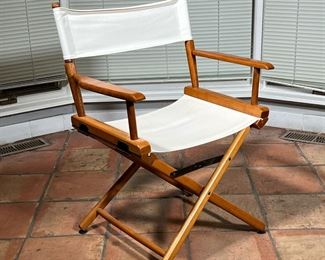 FOLDING DIRECTOR'S ARMCHAIR  |
l. 19 x w. 22 x h. 33.5 in.
