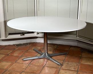 RETRO OVAL TABLE  |
Having a white laminate oval top mounted on a stainless post on a cast aluminum four leg base - l. 60 x w. 45 x h. 28.5 in.