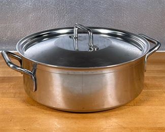 LARGE POT  |
Large and heavy stainless steel pot, unmarked, possibly Cuisinart, with lid - h. 4.5 x dia. 12 in.