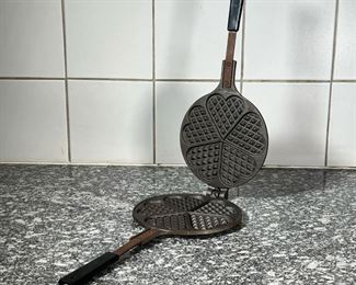 JOTUL WAFFLE IRON  |
Handheld waffle iron, Jotul Nr. 6, product of Norway - l. 17.25 in.