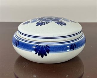 DELFT LIDDED BOX |
Blue and white round box with floral decoration, signed in under glaze blue on the bottom and numbered 1009 - h. 2.5 x dia. 5.25 in.
