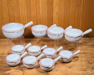 (11pc) D'AUTEUIL COVERED BOWLS  |
Covered handled bowls, including one of large size (l. 12 in.), three smaller bowls, and seven soup bowls (bowl dia. 4-5/8 in.)
