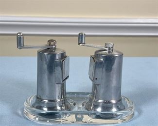 PERFEX SALT & PEPPER MILLS  |
French stainless steel salt and pepper mills on a conforming acrylic stand (l. 6.25 in.) - h. 4.25 in.