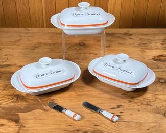 (5pc) D'AUTEUIL BUTTER DISHES  |
French Porcelaine D'Auteuil Bistro Rust Orange tableware, including three covered "Beurre Fermier" butter dishes and two small butter spreaders [one slightly detached from handle) - l. 8 x w. 5.25 in.