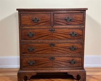 SMALL CHEST OF DRAWERS  |
Small chest of drawers with 3 full sized and 2 half sized drawers, appears unsigned - l. 28.25 x w. 17.5 x h. 31 in.
