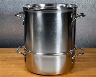 PYROGAN WAGNER DOUBLE BOILER  |
Large oversized steaming pot - h. 13.5 x dia. 11.5 in. (overall)