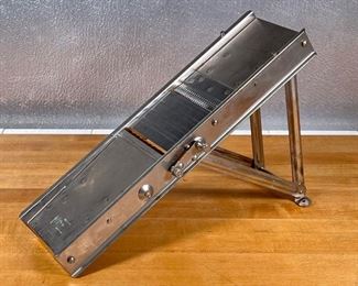 BRON MANDOLIN SLICER  |
Stainless steel Marque Deposee mandolin slicer - l. 16 x w. 4.5 in.
