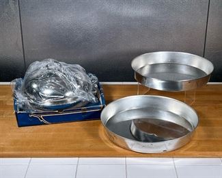 (3pc) MISC. BAKEWARE  |
Including a Cuisinart stainless steel Pennsylvania Dutch roasting pan with domed lid, and two large round cake pans, unmarked - dia. 13.25 in. (largest)