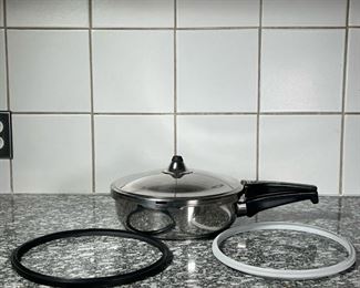 KUHN RIKON PRESSURE COOKER  |
Shallow pressure cooker pan, DuroMatic, With extra rubber seal, 2 7/8 inch tall 9.5 inch pan
