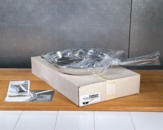 CUISINART DUTCH SKILLET  |
Cuisinart commercial stainless cookware, 12-1/2 inch skillet (no lid) - l. 22 x w. 13.25 in. (box)
