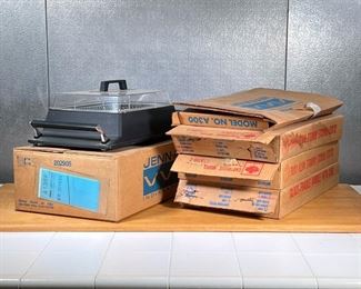 JENN-AIR FRENCH FRYER/COOKER  |
Model A330, with original manual - l. 19 x w. 11 in.