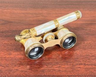 MOTHER OF PEARL OPERA GLASSES  |
Opera glasses with mother of pearl - l. 8 in.
