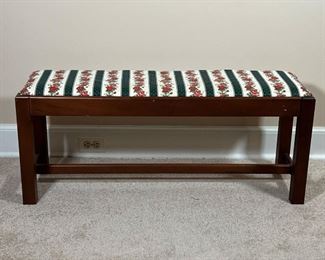 CONTEMPORARY WOOD BENCH  |
Nicely figured word, of simple modern design, the fabric on the seat pinned and easily changeable - l. 40 x w. 12 x h. 16.5 in.