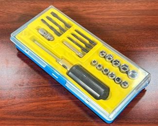 SOCKET WRENCH SET  |
In original case - l. 10 in. (case)