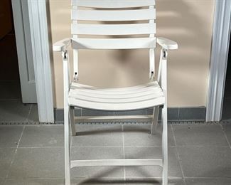 TRICONFORT FRENCH FOLDING CHAIR  |
White polycarbonate - l. 26 x w. 24 x h. 32 in.
