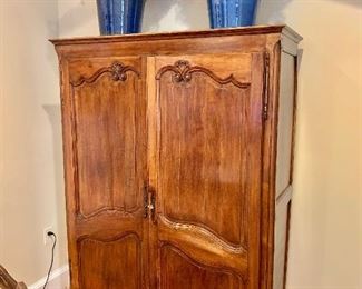 Vintage armoire 