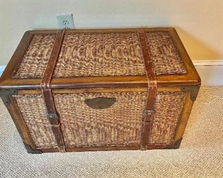 Rattan chest with buckle straps 