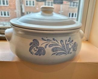 Vintage Pfaltzgraff casserole dish 