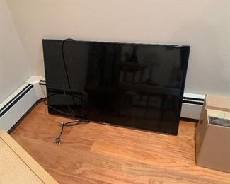 3 Smart TVs