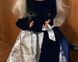1995 Avon Exclusive Winter Velvet Barbie Doll 