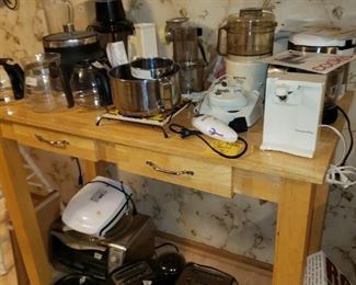 Kitchen Island & Smsll Appliances 