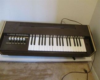 Vintage Magnus Elecric Chord Organ