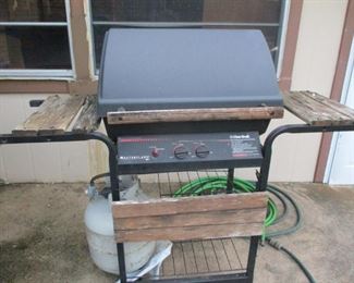 Char Broil Grill w/ Propane Tank