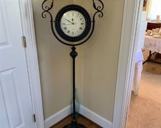 Metal floor clock 