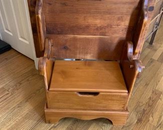 Bench/side table with storage 