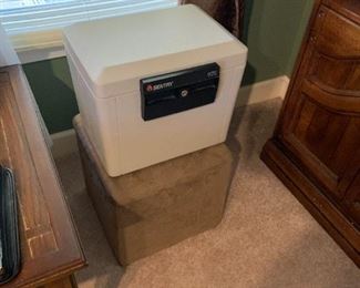 Sentry fireproof box with key 