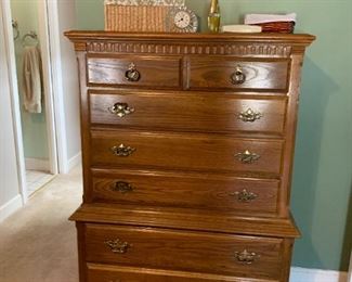 Chest of drawers 