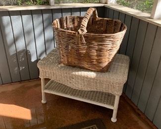Large Basket, Wicker table 
