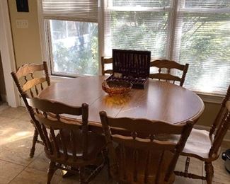 Breakfast table with 6 chairs