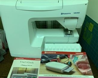 Husqvarna Viking Sewing Machine Platinum 955E Royal Edition 