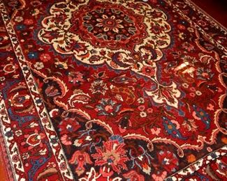 Hand made oriental rug 7' x 10'