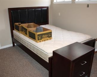 queen bed with nightstand, chest of drawers, and dresser with mirror