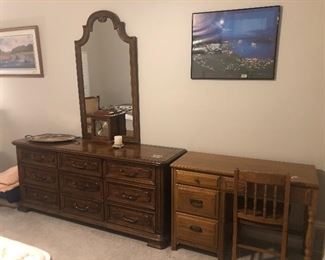Bedroom Set / desk