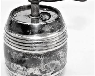 Lot 016
Sterling Silver barrel pepper mill