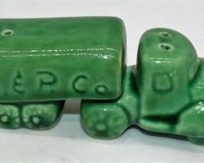 Lot 065
Ceramic Truck & Trailer shakers set