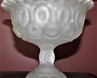 Lot 060
Moon Star Frosted Glass footed bowl