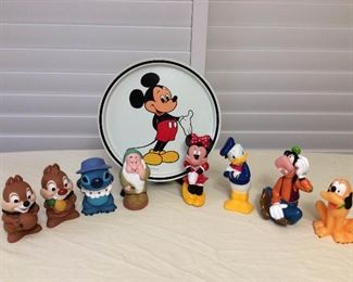 MMT041 Disney Vinyl Figures & Mickey Mouse Tin Tray