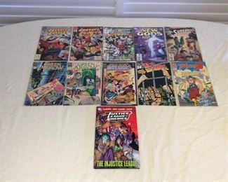 MMT064 DC Justice League Of America Graphic Novel & Ten DC Comics