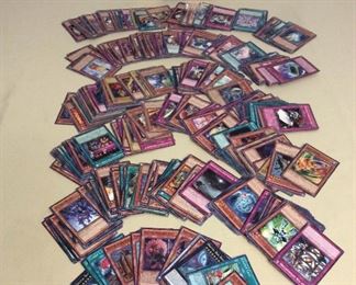MMT070 Over 500 Yu-Gi-Oh! Trading Cards & Tin