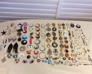 MMT103 Broken & Mis-Matched Costume Jewelry For Crafting