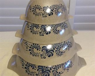 MMT112 Pyrex Homestead Cinderella Mixing Bowls Set