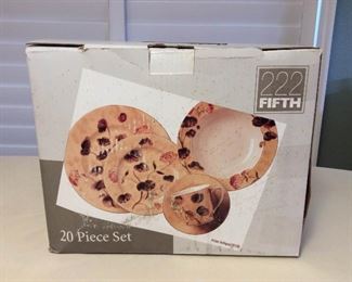 MMT122 222 Fifth 20 Piece Dinnerware Set New